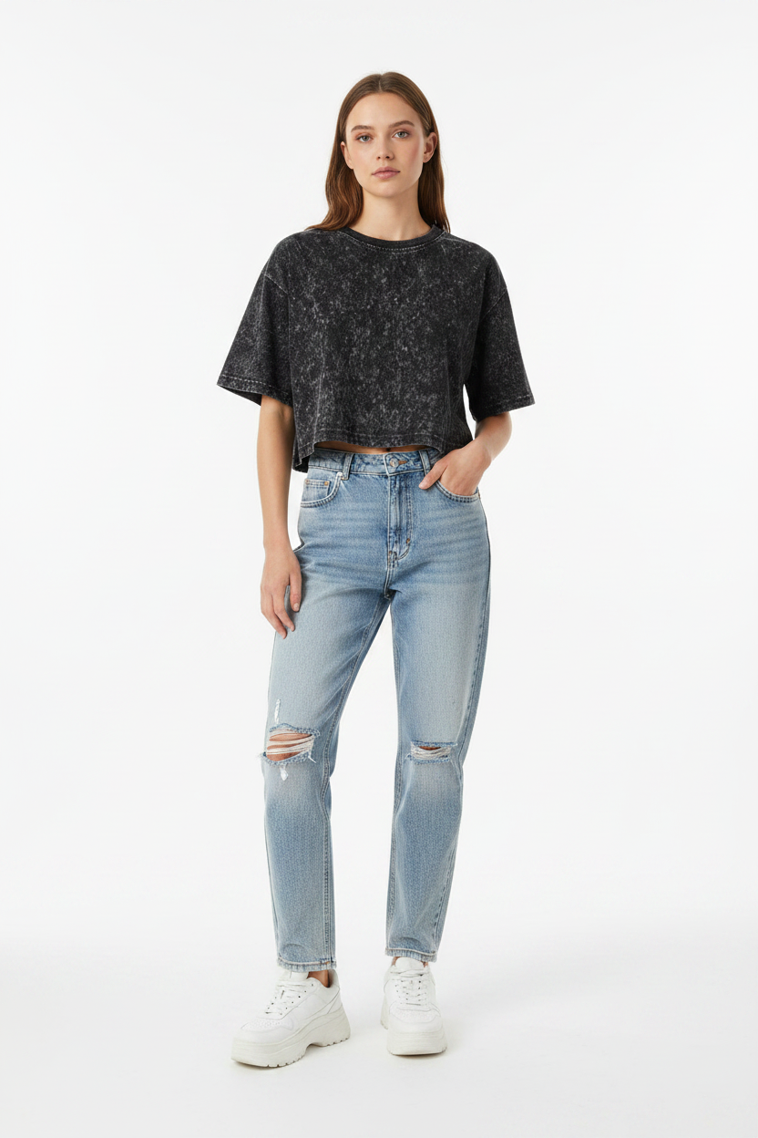 Crop top large noir acid wash - mannequin fond blanc studio