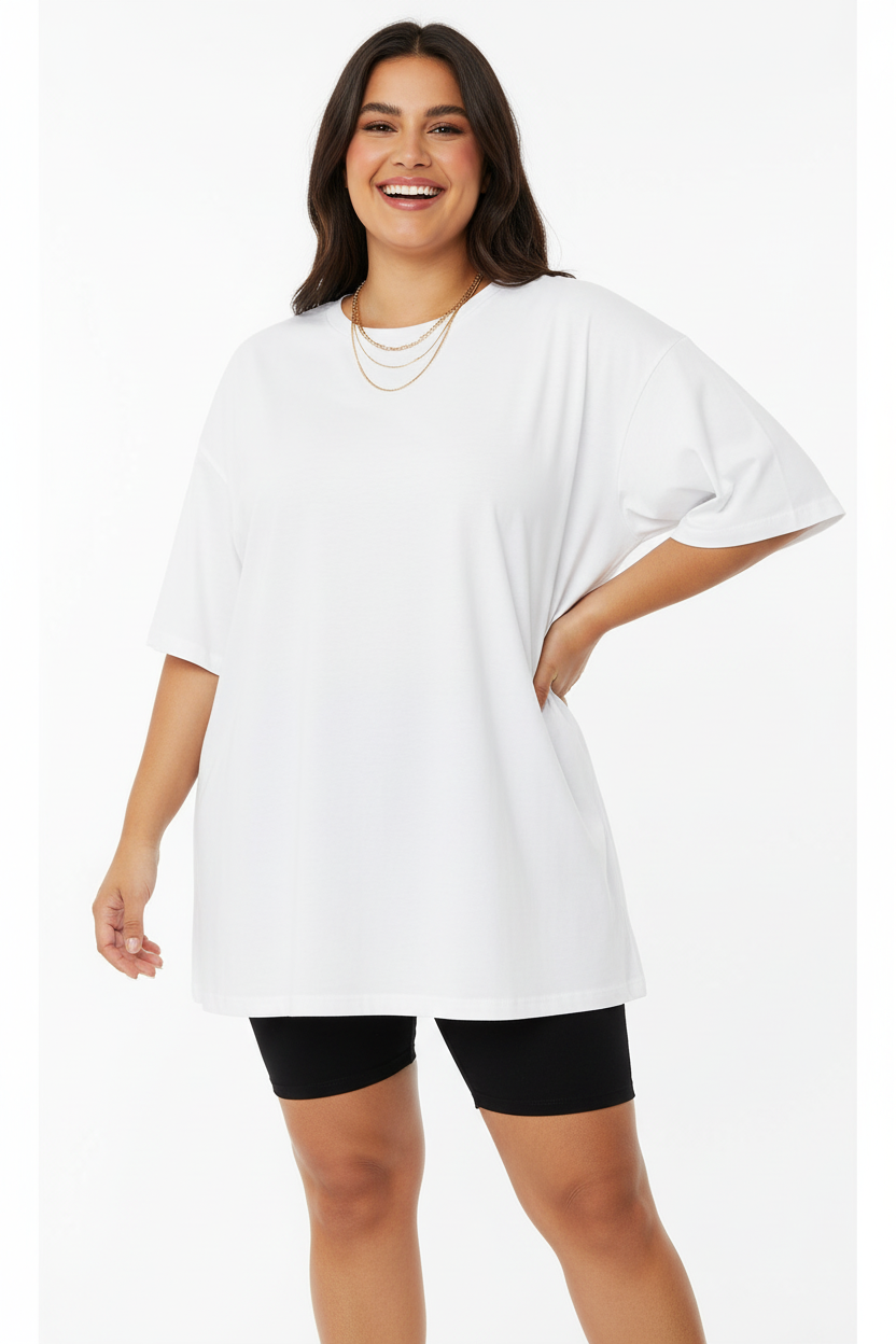 Mannequin curvy moyen-oriental en t-shirt blanc