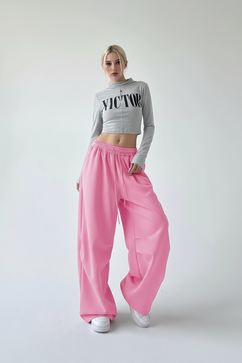Mannequin européen en pantalon rose