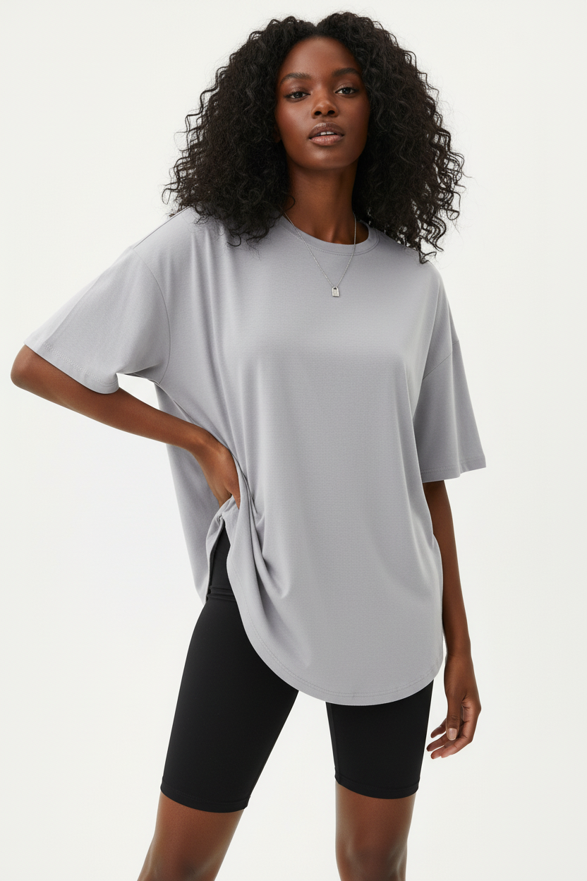 Mannequin fine noir en t-shirt gris